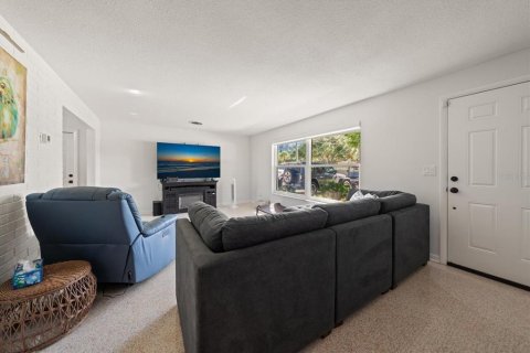 House in Dunedin, Florida 3 bedrooms, 160.54 sq.m. № 2347473 - photo 7