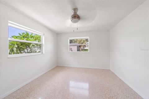 House in Dunedin, Florida 3 bedrooms, 160.54 sq.m. № 2347473 - photo 15