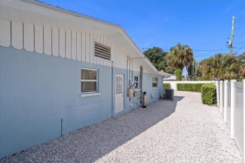 House in Dunedin, Florida 3 bedrooms, 160.54 sq.m. № 2347473 - photo 30