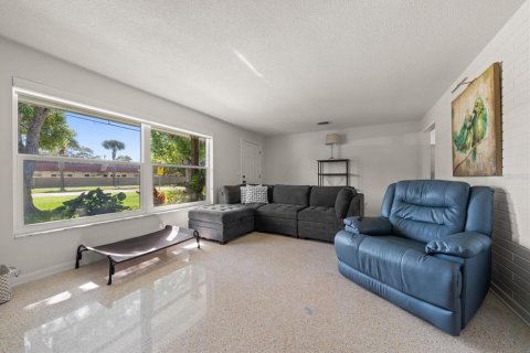 House in Dunedin, Florida 3 bedrooms, 160.54 sq.m. № 2347473 - photo 8