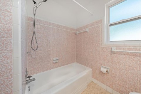 House in Dunedin, Florida 3 bedrooms, 160.54 sq.m. № 2347473 - photo 12