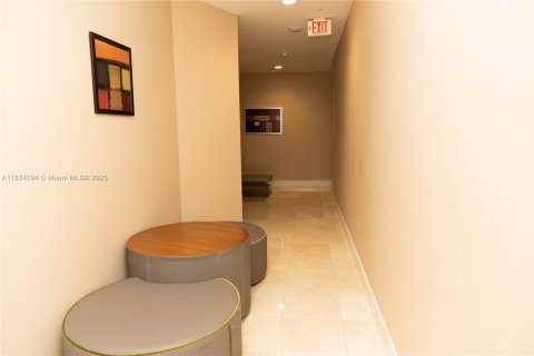 Townhouse in Sunny Isles Beach, Florida 3 bedrooms, 153.1 sq.m. № 1817110 - photo 14