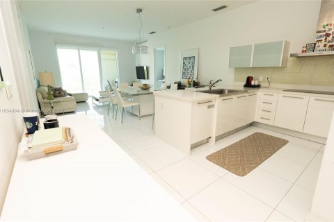 Townhouse in Sunny Isles Beach, Florida 3 bedrooms, 153.1 sq.m. № 1817110 - photo 2