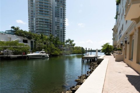 Townhouse in Sunny Isles Beach, Florida 3 bedrooms, 153.1 sq.m. № 1817110 - photo 25