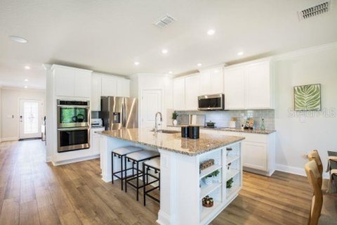 Casa en venta en DeLand, Florida, 4 dormitorios, 259.85 m2 № 2157642 - foto 3