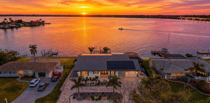 Villa ou maison à Palmetto, Floride 3 chambres, 338.63 m2 № 2400979