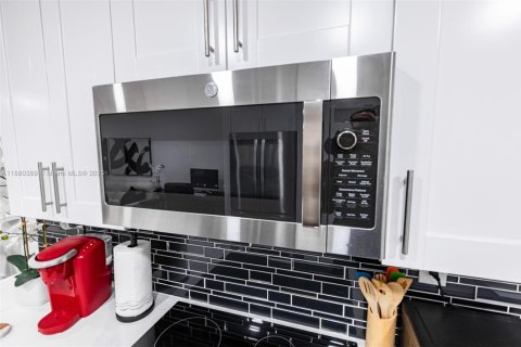 Casa en alquiler en Miami, Florida, 2 dormitorios, 75.72 m2 № 1977622 - foto 15