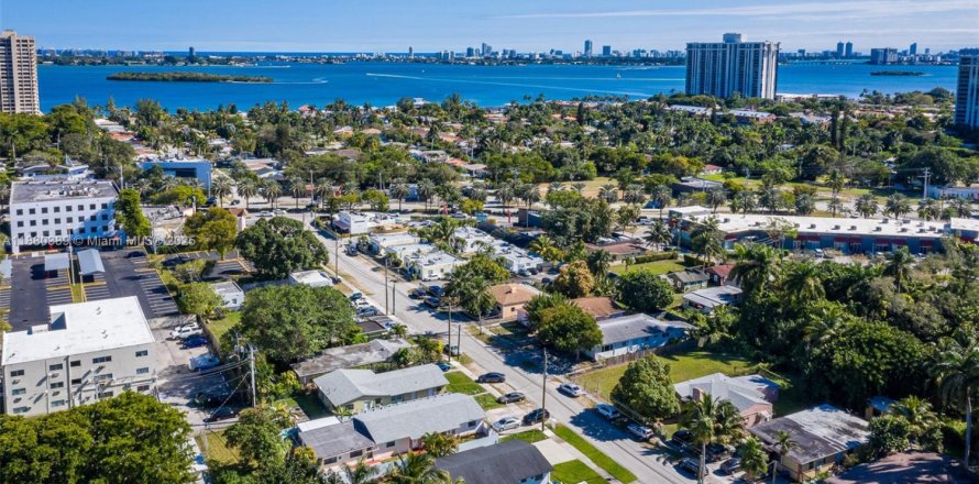 Casa en Miami, Florida 2 dormitorios, 75.72 m2 № 1977622