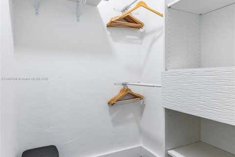 Casa en alquiler en Miami, Florida, 2 dormitorios, 75.72 m2 № 1977622 - foto 29