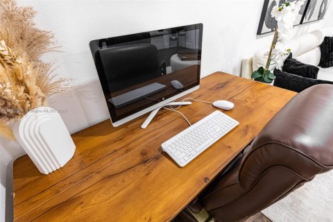 Casa en alquiler en Miami, Florida, 2 dormitorios, 75.72 m2 № 1977622 - foto 6