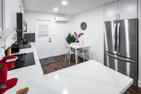 Casa en alquiler en Miami, Florida, 2 dormitorios, 75.72 m2 № 1977622 - foto 8
