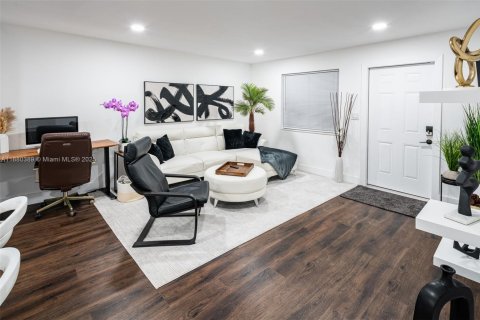 Casa en alquiler en Miami, Florida, 2 dormitorios, 75.72 m2 № 1977622 - foto 5