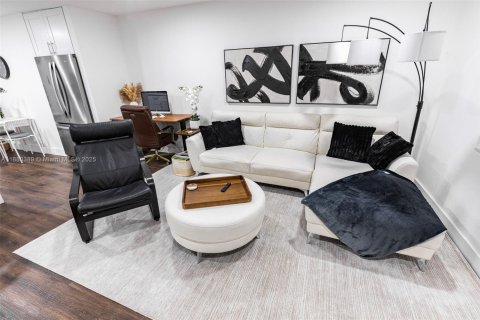 Casa en alquiler en Miami, Florida, 2 dormitorios, 75.72 m2 № 1977622 - foto 7