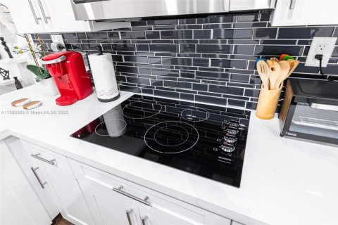 Casa en alquiler en Miami, Florida, 2 dormitorios, 75.72 m2 № 1977622 - foto 18