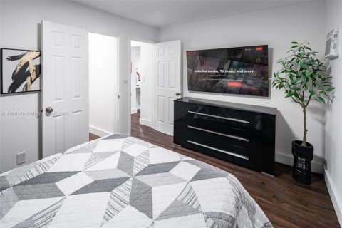 Casa en alquiler en Miami, Florida, 2 dormitorios, 75.72 m2 № 1977622 - foto 24