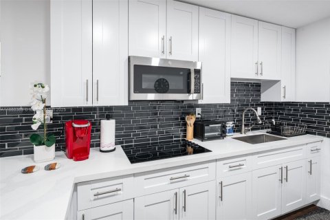 Casa en alquiler en Miami, Florida, 2 dormitorios, 75.72 m2 № 1977622 - foto 12