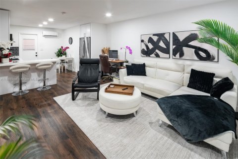 Casa en alquiler en Miami, Florida, 2 dormitorios, 75.72 m2 № 1977622 - foto 4