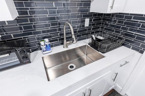 Casa en alquiler en Miami, Florida, 2 dormitorios, 75.72 m2 № 1977622 - foto 20