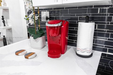 Casa en alquiler en Miami, Florida, 2 dormitorios, 75.72 m2 № 1977622 - foto 19