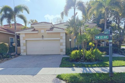 Casa en Coral Springs, Florida 3 dormitorios, 152.08 m2 № 2270381
