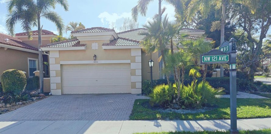 Casa en Coral Springs, Florida 3 dormitorios, 152.08 m2 № 2270381