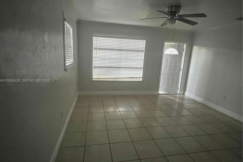 Villa ou maison à louer à Hollywood, Floride: 4 chambres, 85.47 m2 № 1999953 - photo 9