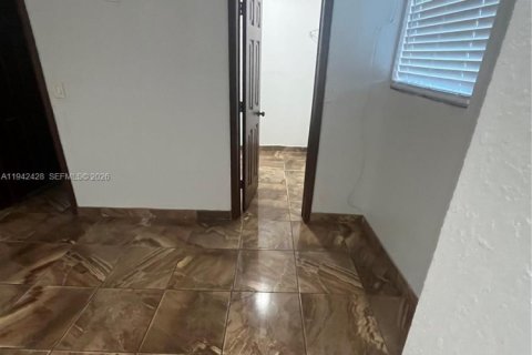 Villa ou maison à louer à Hollywood, Floride: 4 chambres, 85.47 m2 № 1999953 - photo 7