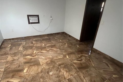 Villa ou maison à louer à Hollywood, Floride: 4 chambres, 85.47 m2 № 1999953 - photo 6