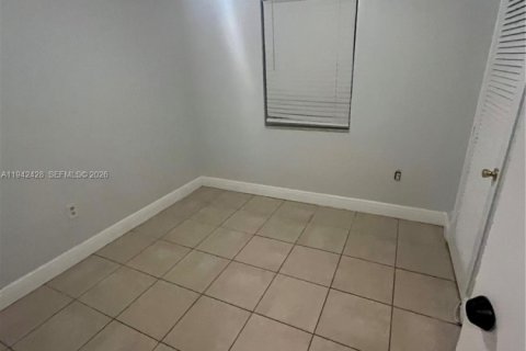 Villa ou maison à louer à Hollywood, Floride: 4 chambres, 85.47 m2 № 1999953 - photo 21