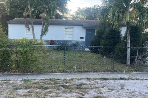 Villa ou maison à Hollywood, Floride 4 chambres, 85.47 m2 № 1999953