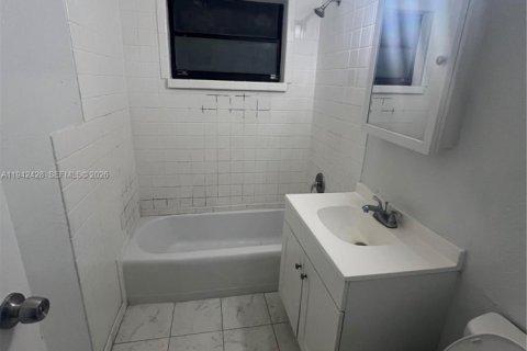 Villa ou maison à louer à Hollywood, Floride: 4 chambres, 85.47 m2 № 1999953 - photo 20