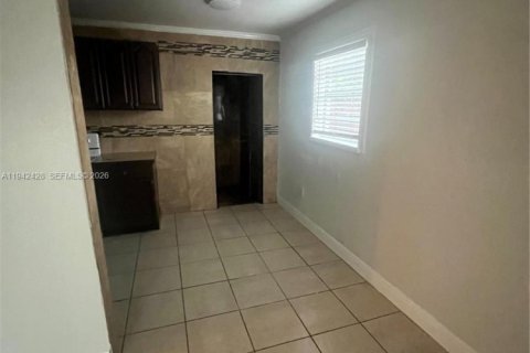 Villa ou maison à louer à Hollywood, Floride: 4 chambres, 85.47 m2 № 1999953 - photo 11