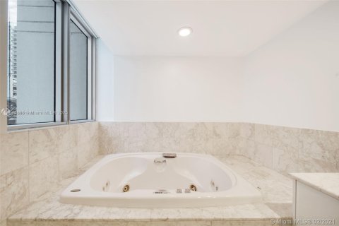 Copropriété à vendre à Miami, Floride: 2 chambres, 135.64 m2 № 1852197 - photo 14