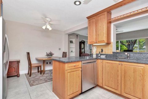 House in Saint Petersburg, Florida 3 bedrooms, 132.29 sq.m. № 1615606 - photo 16