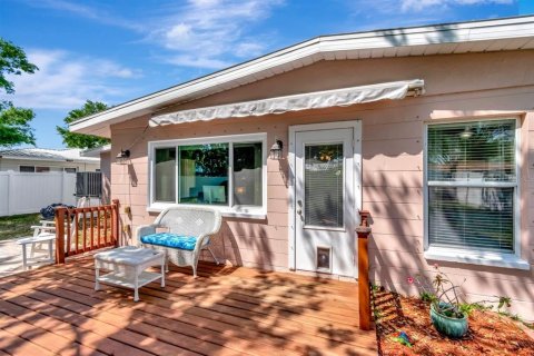 House in Saint Petersburg, Florida 3 bedrooms, 132.29 sq.m. № 1615606 - photo 29