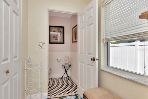 House in Saint Petersburg, Florida 3 bedrooms, 132.29 sq.m. № 1615606 - photo 26