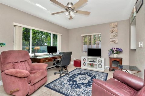 House in Saint Petersburg, Florida 3 bedrooms, 132.29 sq.m. № 1615606 - photo 20