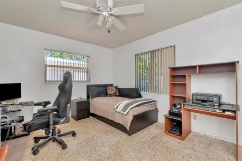 House in Saint Petersburg, Florida 3 bedrooms, 132.29 sq.m. № 1615606 - photo 18