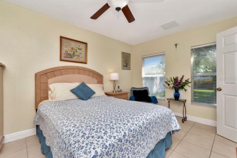 House in Saint Petersburg, Florida 3 bedrooms, 132.29 sq.m. № 1615606 - photo 25