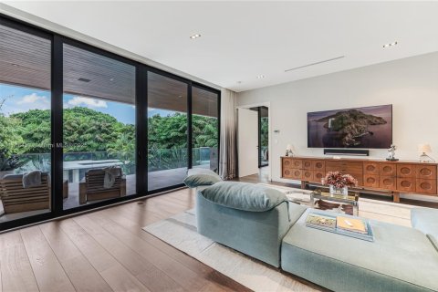 Casa en venta en Miami, Florida, 7 dormitorios, 920.57 m2 № 1585354 - foto 15