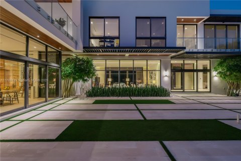 Casa en venta en Miami, Florida, 7 dormitorios, 920.57 m2 № 1585354 - foto 27