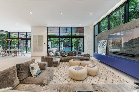 Casa en venta en Miami, Florida, 7 dormitorios, 920.57 m2 № 1585354 - foto 6