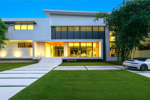 Casa en venta en Miami, Florida, 7 dormitorios, 920.57 m2 № 1585354 - foto 1