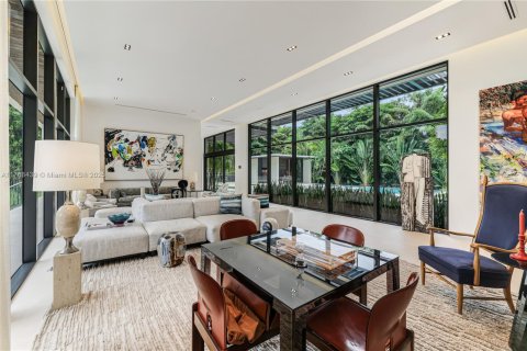 Casa en venta en Miami, Florida, 7 dormitorios, 920.57 m2 № 1585354 - foto 2
