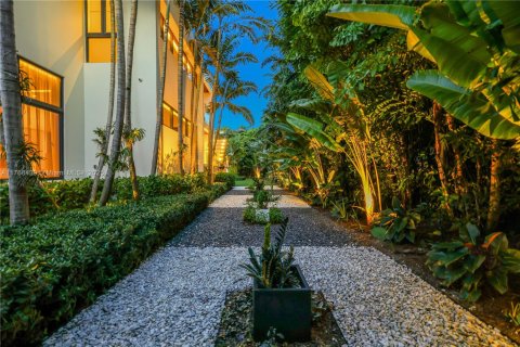 Casa en venta en Miami, Florida, 7 dormitorios, 920.57 m2 № 1585354 - foto 30