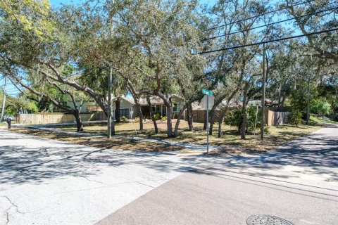 House in Tarpon Springs, Florida 3 bedrooms, 161.74 sq.m. № 1583710 - photo 4