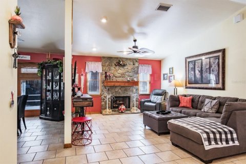 House in Tarpon Springs, Florida 3 bedrooms, 161.74 sq.m. № 1583710 - photo 9