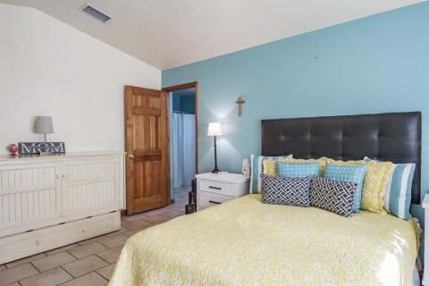 House in Tarpon Springs, Florida 3 bedrooms, 161.74 sq.m. № 1583710 - photo 28