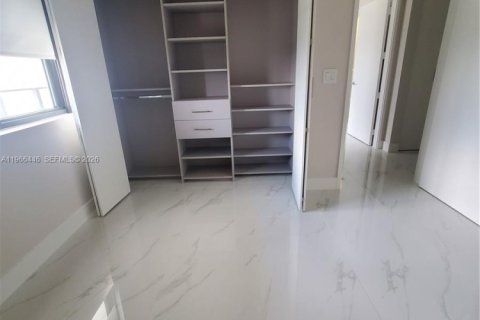 Copropriété à louer à Miami, Floride: 3 chambres, 175.12 m2 № 2028007 - photo 14