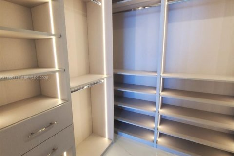 Copropriété à louer à Miami, Floride: 3 chambres, 175.12 m2 № 2028007 - photo 11